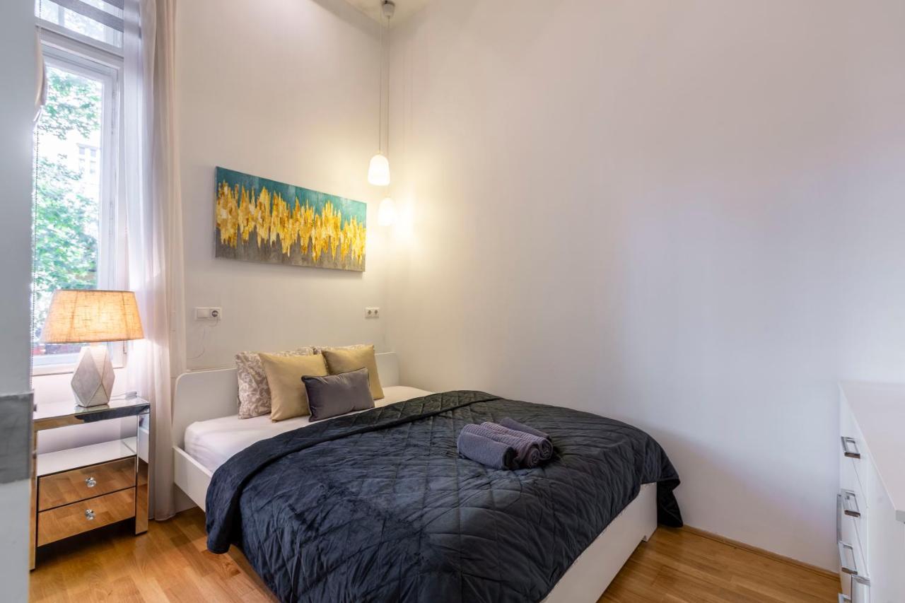 Luxurious & Spacious Downtown Residence In Liszt Ferenc Square Budapesta Exterior foto