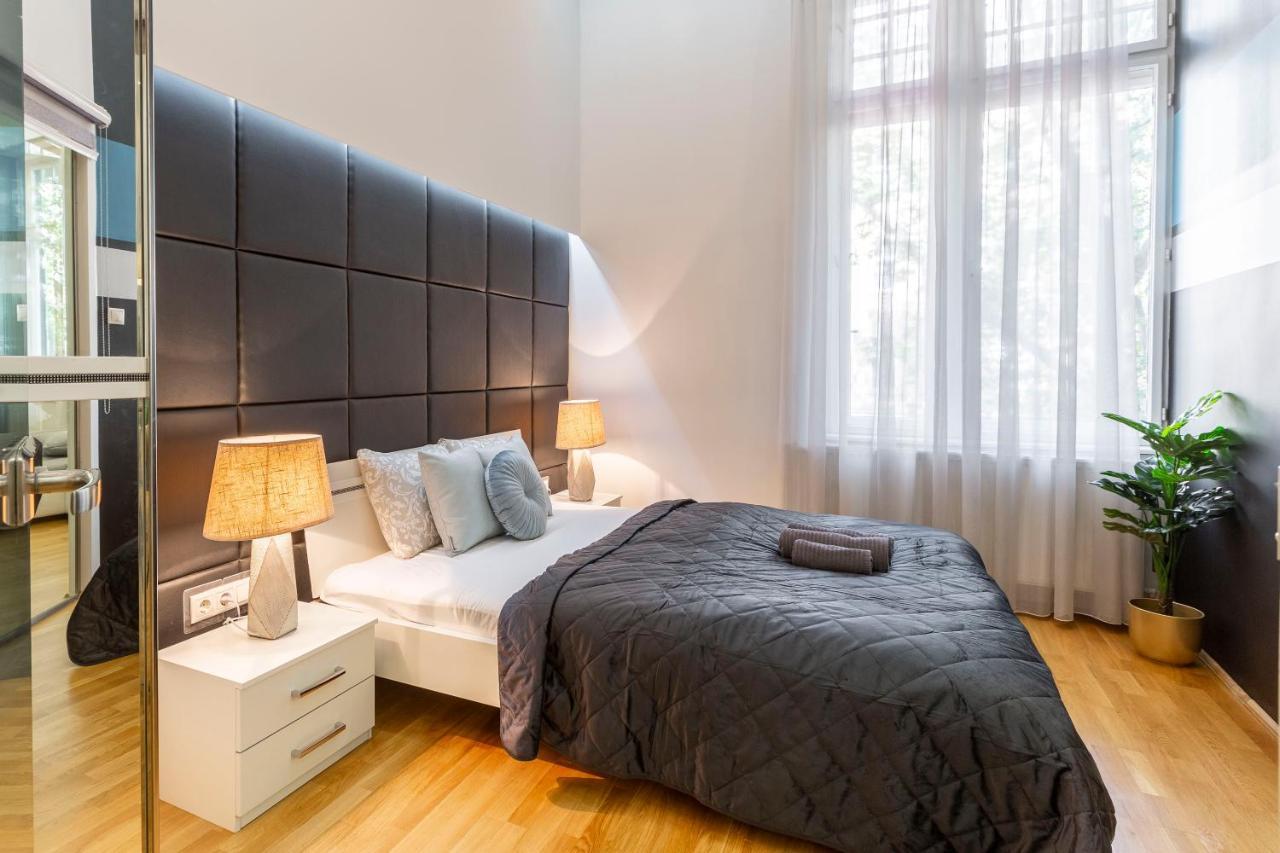 Luxurious & Spacious Downtown Residence In Liszt Ferenc Square Budapesta Exterior foto